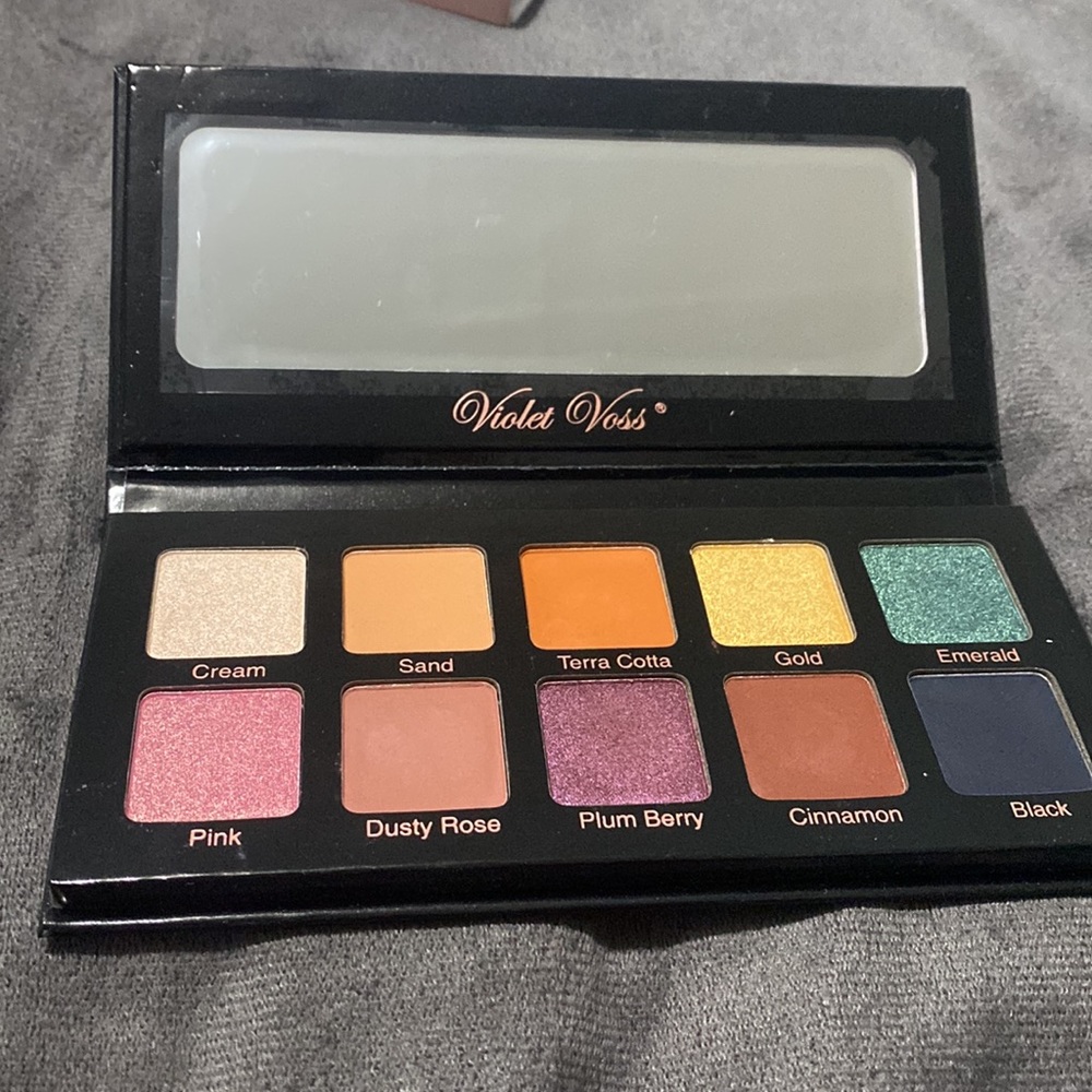 🦋Violet Voss Essentials PRO series eye shadow palette! - Picture 5 of 6